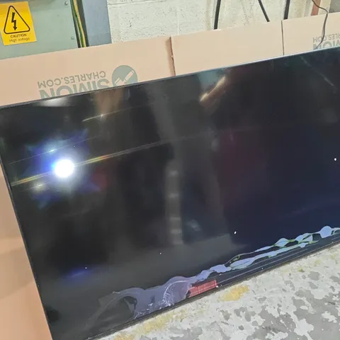 BOXED SAMSUNG 65" QLED Q7F5 TV - WITH REMOTE - POWERS ON -DAMAGED SCREEN