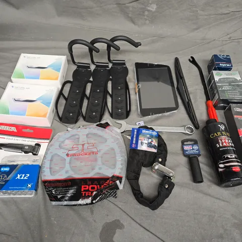 APPROXIMATELY 8 ASSORTED AUTO ITEMS TO INCLUDE PLATE SPRAY, OIL FILM BRUSH, AND STEEL CHAIN LOCK ETC. - COLLECTION ONLY