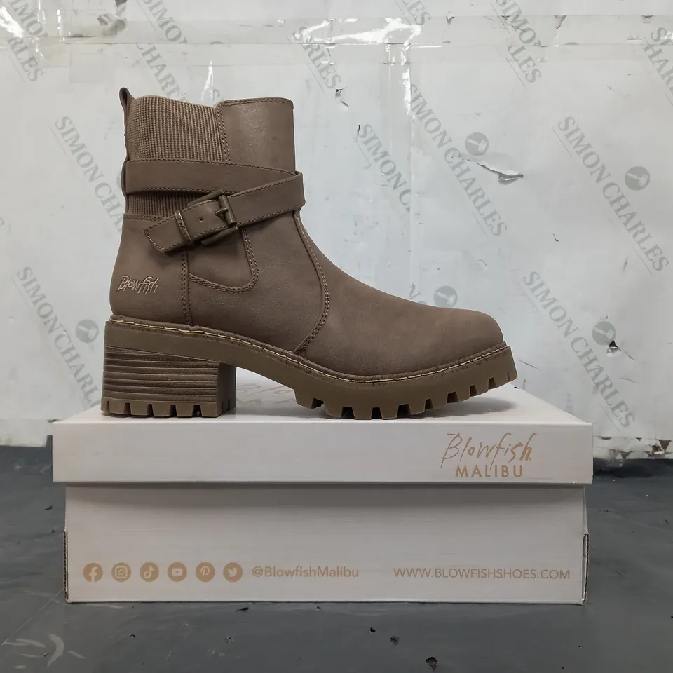 BOXED PAIR OF BLOWFISH MALIBU ANKLE BOOTS IN ALMOND SIZE 6