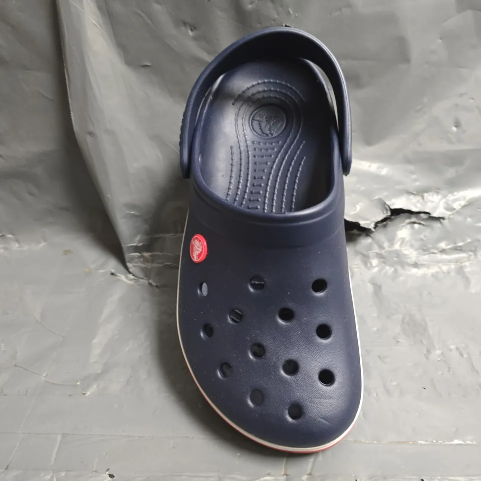CROCS NAVY CLOGS - UK M4/W5