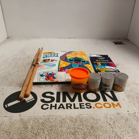 TOTE OF APPROXIMATELY 15 ASSORTED TOY/GAME ITEMS TO INCLUDE DRUM STICKS, DISNEY LILO AND STITCH MESS FREE COLOURING, HELIX OXFORD PENCILS, PLAY DOH ETC