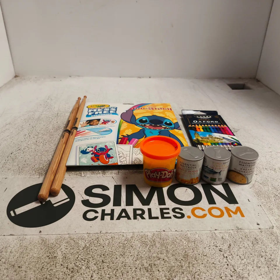 TOTE OF APPROXIMATELY 15 ASSORTED TOY/GAME ITEMS TO INCLUDE DRUM STICKS, DISNEY LILO AND STITCH MESS FREE COLOURING, HELIX OXFORD PENCILS, PLAY DOH ETC