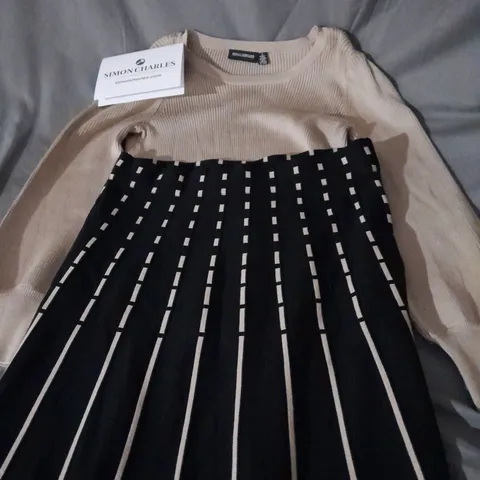 NINA LEONARD JUMPER AND SKIRT IN LIGHT CAMEL, BLACK SIZE S