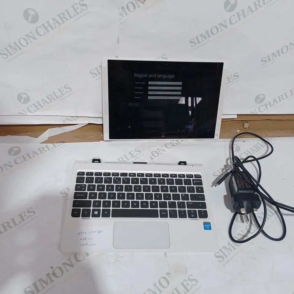 HP HQ-TRE 2 IN 1 TABLET PC ATOM 23736F, 2GB RAM, 32GB EMMC