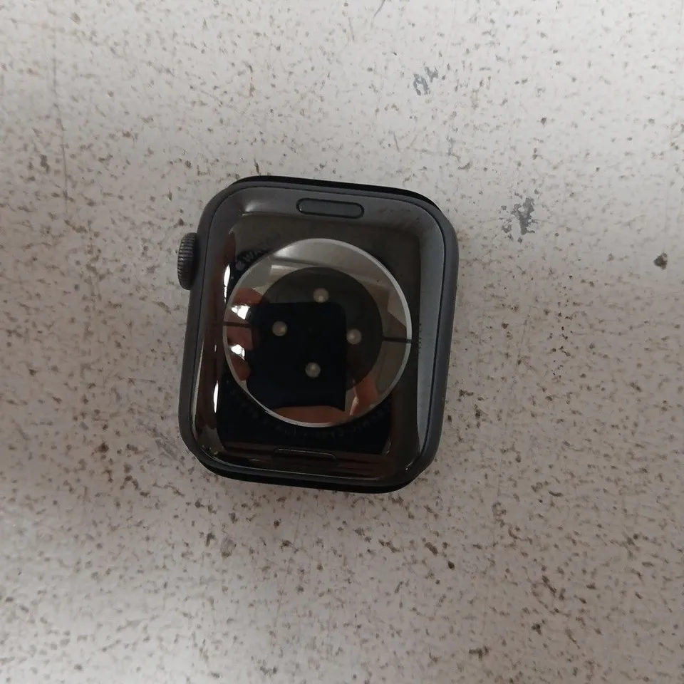 APPLE WATCH SERIES 6 40MM GPS ALUMINIUM SPACE GREY