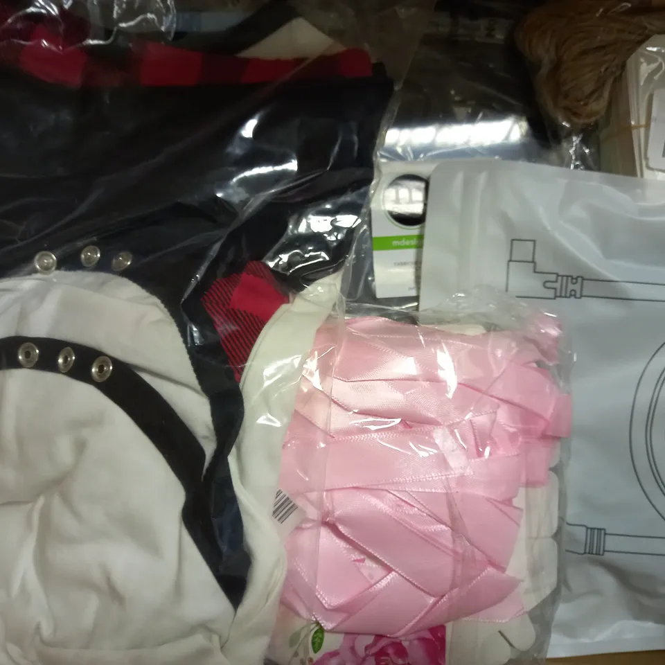 BOX OF APPROXIMATELY 15 ASSORTED HOUSEHOLD ITEMS TO INCLUDE DESIGNER CHRISTMAS BABY CLOTHES, DESIGNER CYCLING GLOVES IN BLACK SIZE L, DESIGNER 2022 OFFICE ORGANISER BOOK, ETC