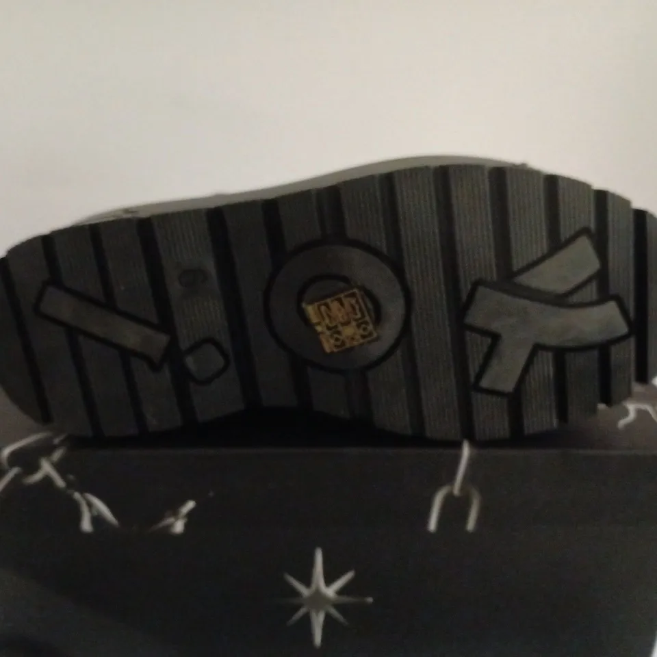 BOXED PAIR OF KOI CHAINED UP ENVY SKULL HARDWARE PLATFORM BOOTS – UK SIZE 6