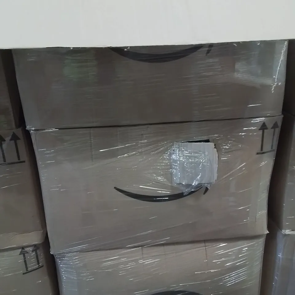 PALLET CONTAINING A LARGE QUANTITY OF PHONE CASES,SCREEN PROTECTORS 