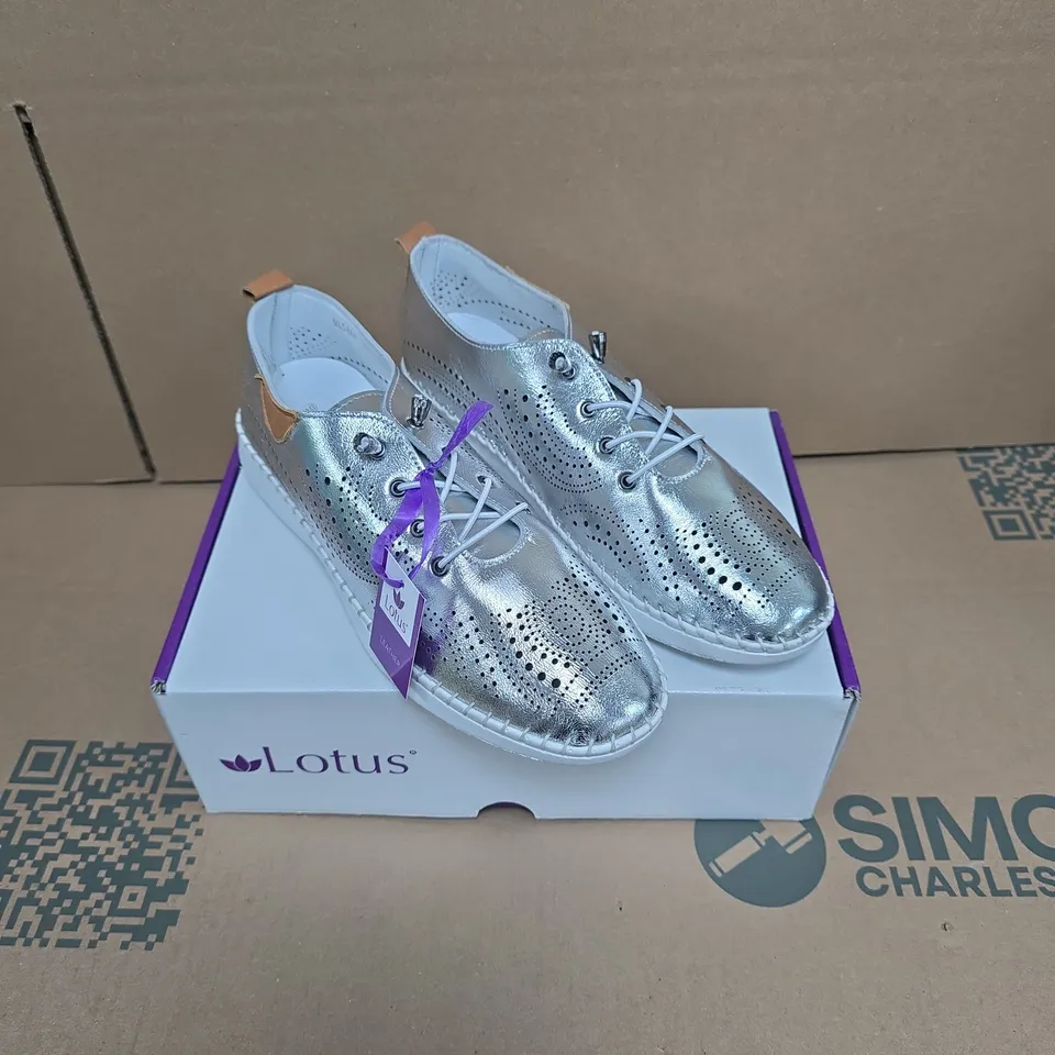 LOTUS TASSIA SILVER LEATHER SHOES – WOMEN'S, SIZE 7