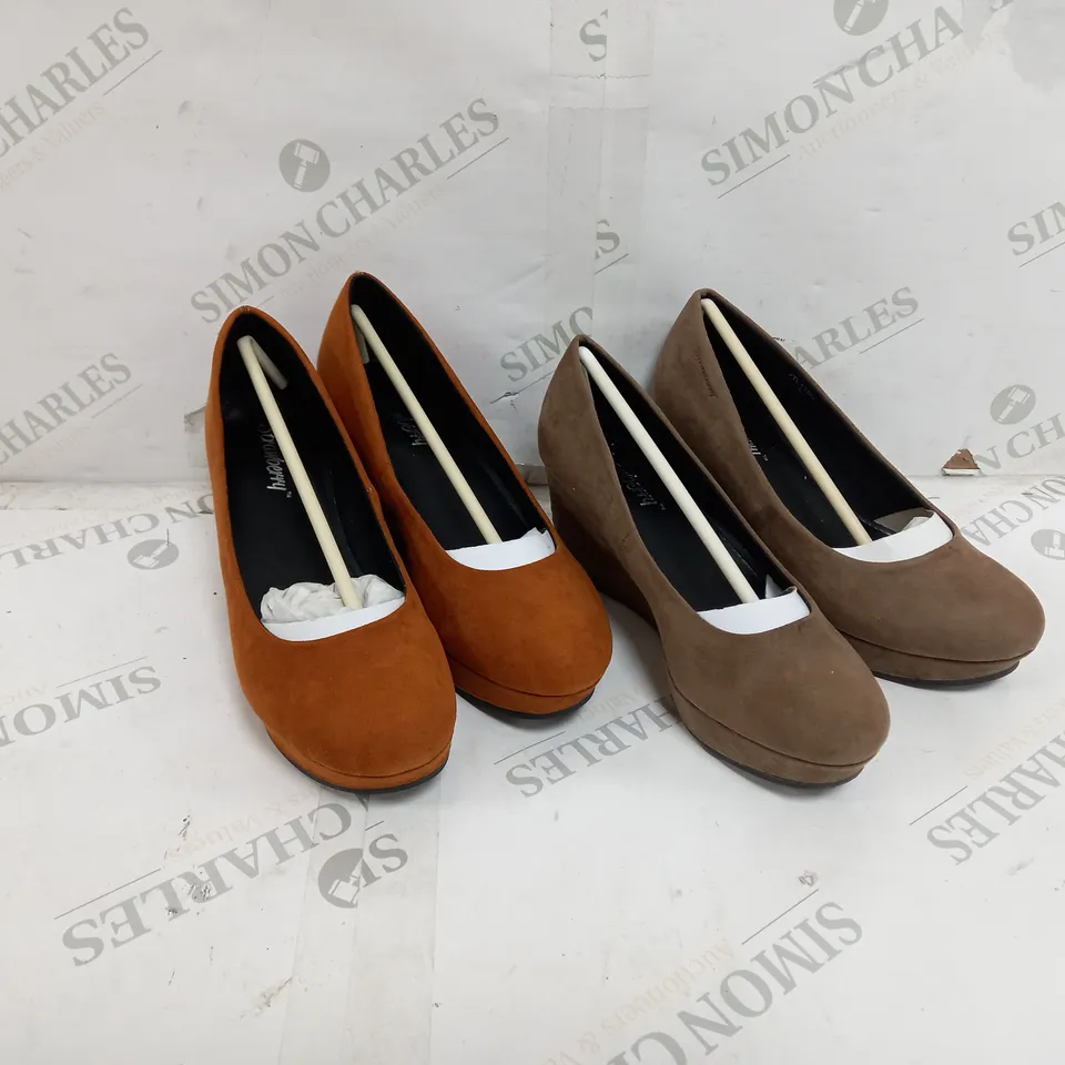 5 BOXED PAIRS OF STRAWBERRY WEDGE SHOES IN VARIOUS COLOURS TO INCLUDE SIZES 3, 5, 6