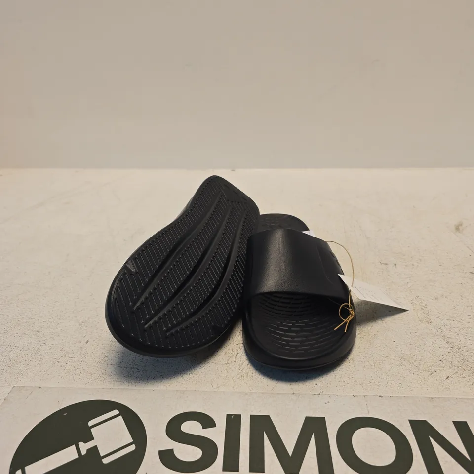 LIGHTSHIFT SLIDE BLACK – UK 8 (US 8, EU 42)