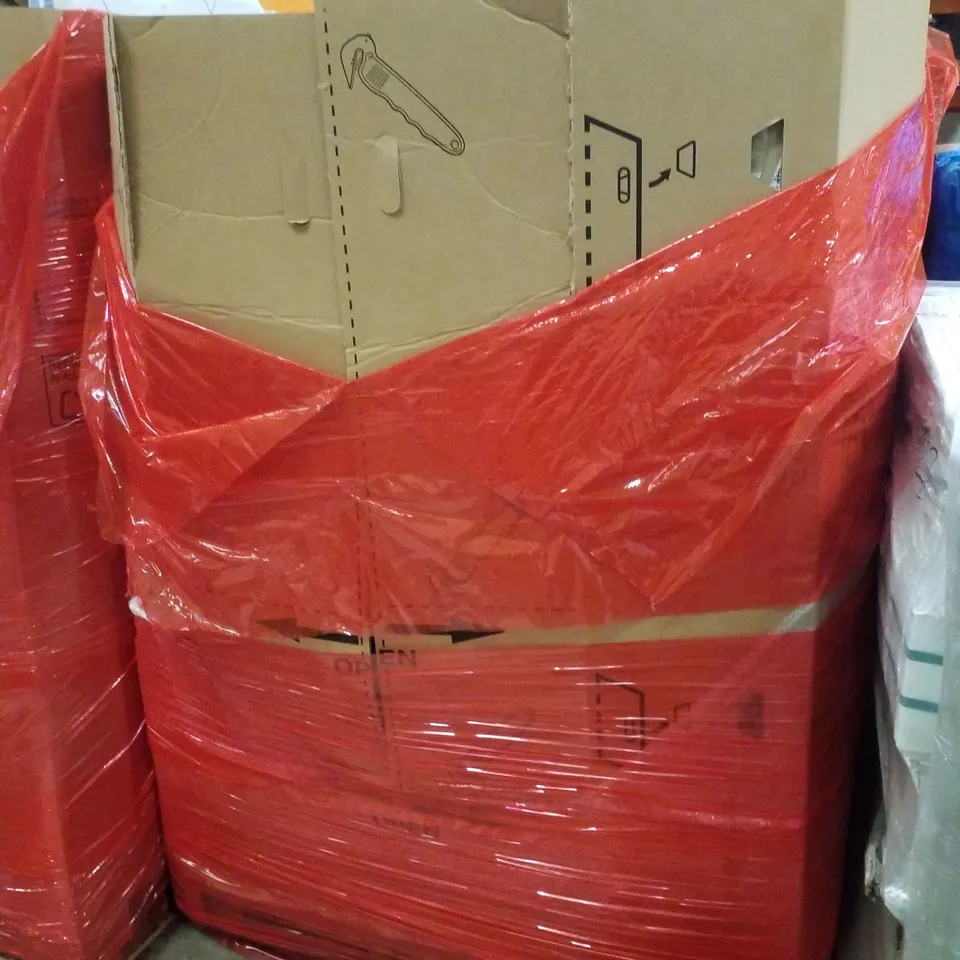 PALLET CONTAINING ASSORTED PRODUCTS INCLUDING SMART BATHROOM MIRROR, KIDS ACTIVITY SET, WOK PAN, WATER BOTTLE & 7FT FLOCKED CHRISTMAS TREE