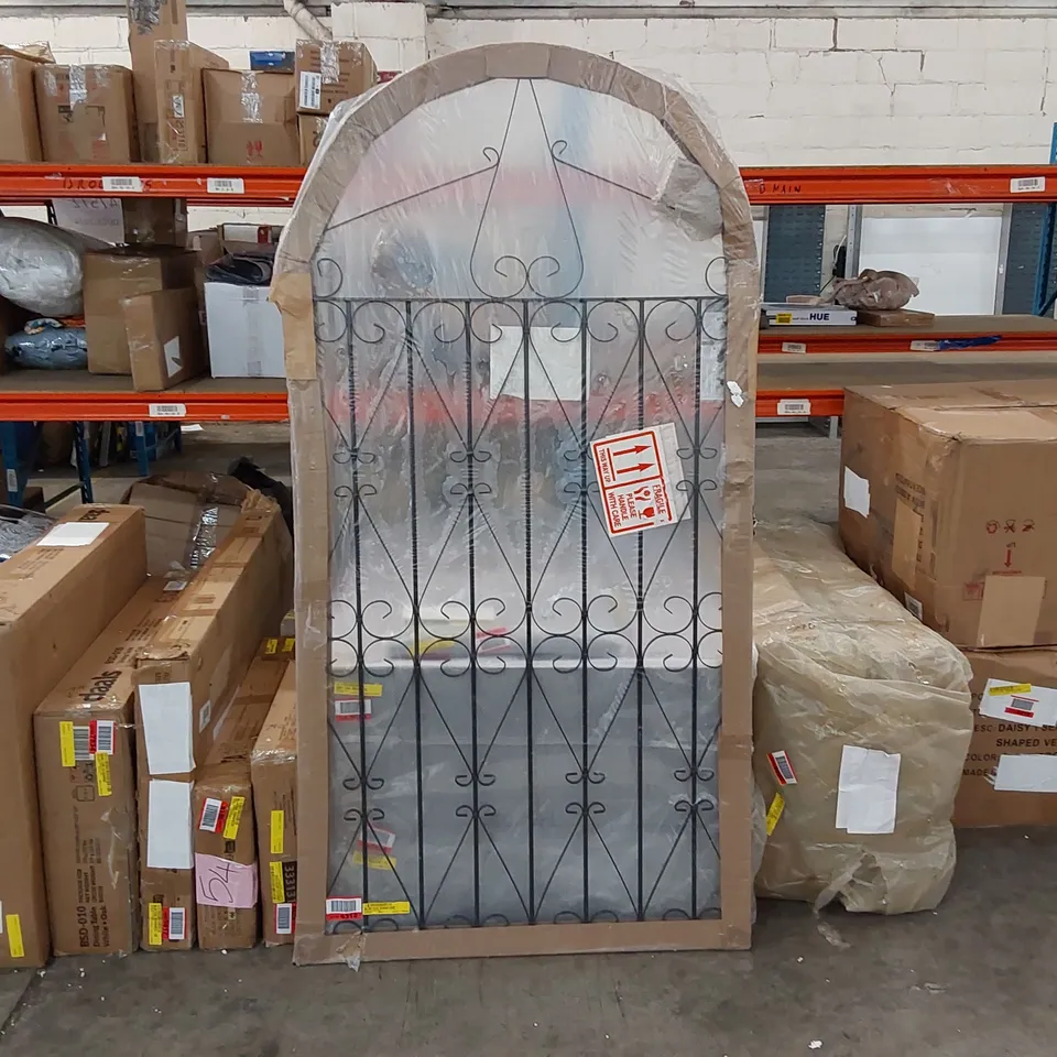 WRAPPED URIEGAS BLACK METAL GATE (1 ITEM)