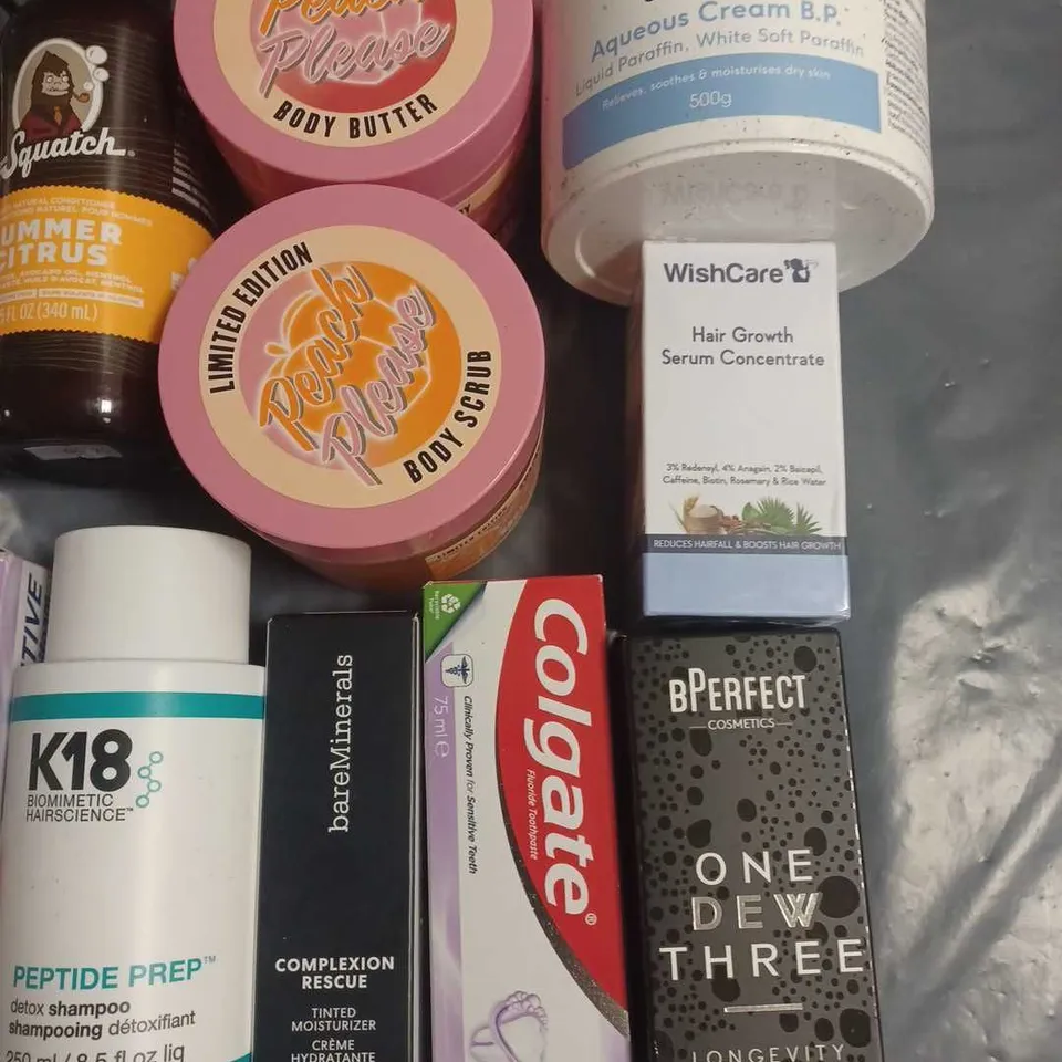 LOT OF APPROXIMATELY 20 ASSORTED HEALTH AND BEAUTY ITEMS TO INCLUDE PEACH BODY BUTTER, FARMACY BRIGHTEN UP AND BAREMINERALS MOISTURIZER