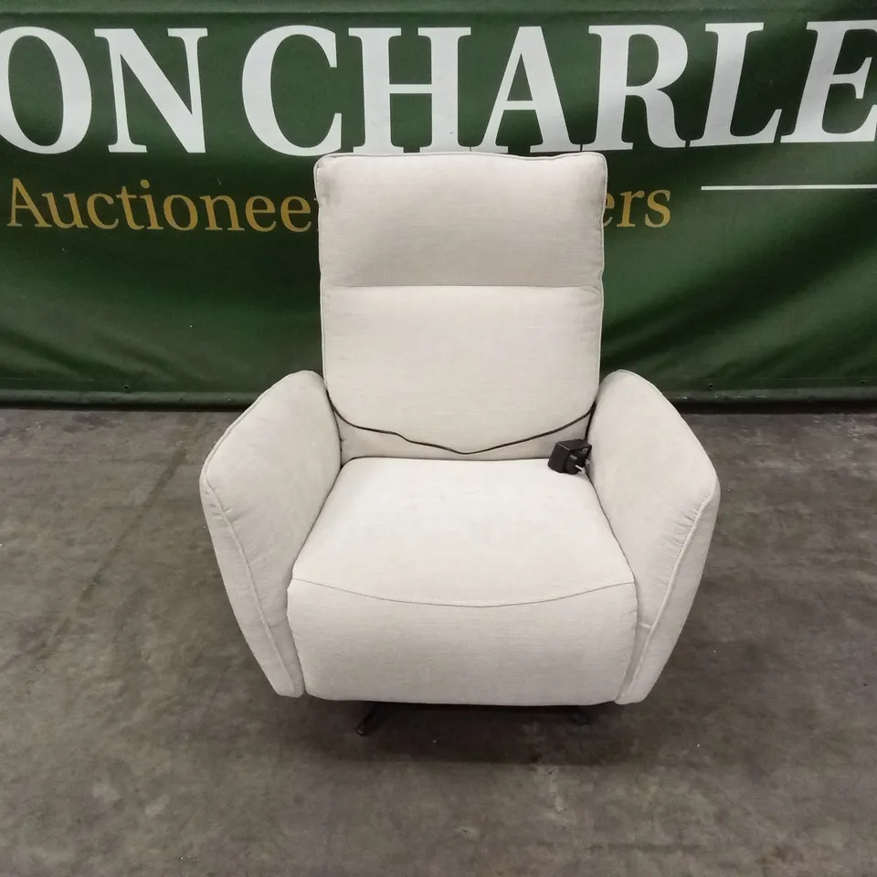 DANETTI AIDEN IVORY FABRIC MASSAGE RECLINER ACCENT CHAIR RRP £1099