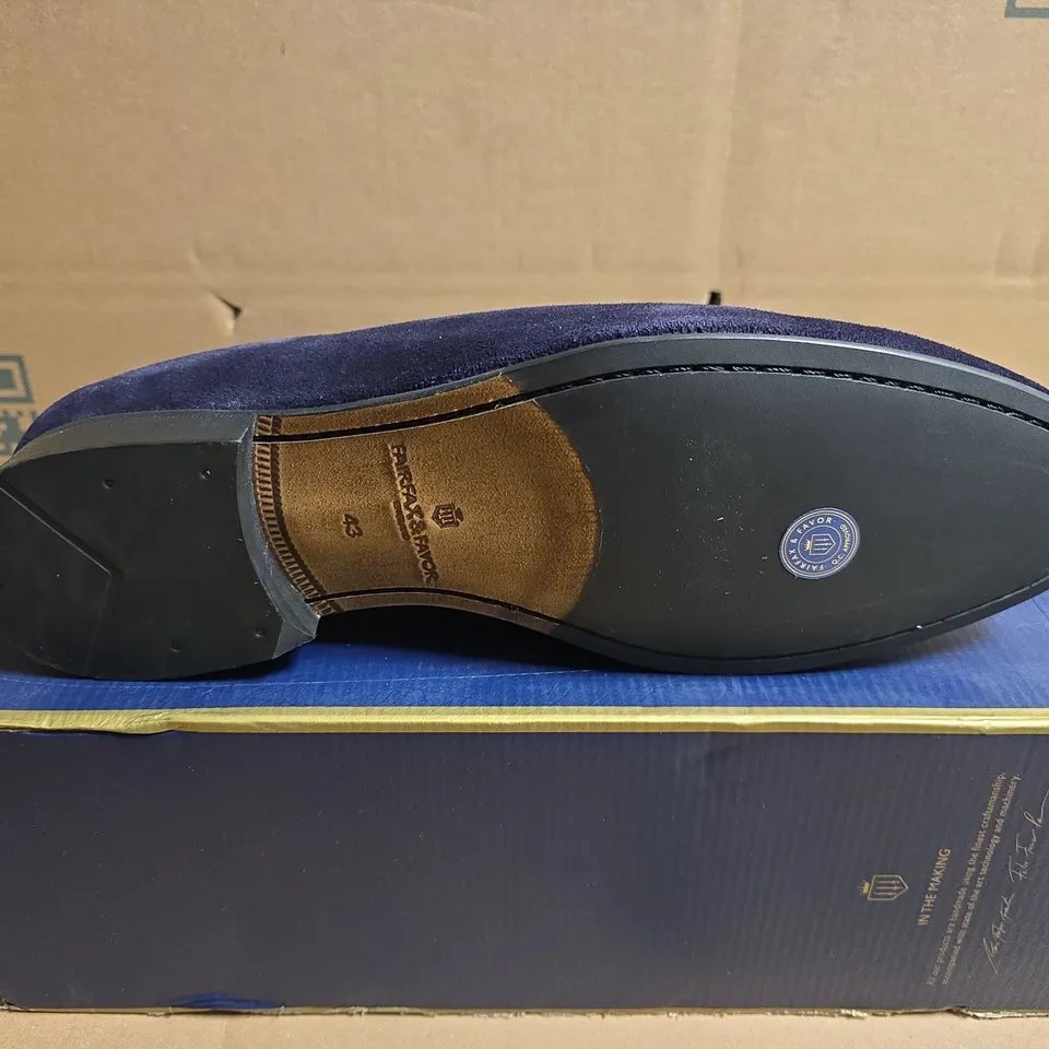 BOXED PAIR OF FAIRFAX & FAVOR MENS CAMBRIDGE LOAFERS IN NAVY SUEDE - SIZE 9