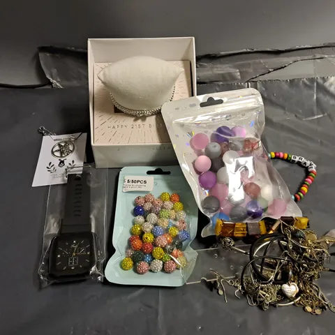 APPROXIMATELY 20 ASSORTED JEWELLERY ITEMS TO INCLUDE - WATCH - BRACELETS - EARRINGS - ETC