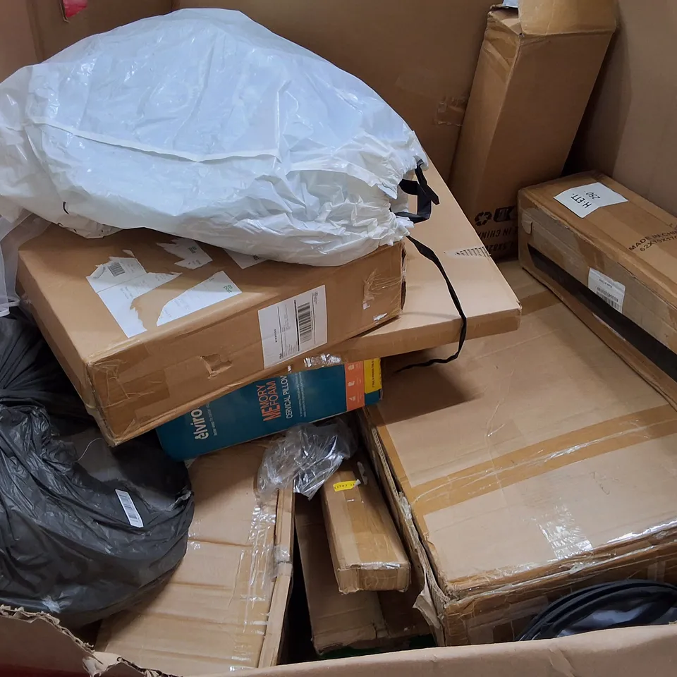 PALLET CONTAINING ASSORTED PRODUCTS INCLUDING SMART MISTING FAN, 3PCS PICTURE FRAME SET, NIGHTSTAND & RED LIGHT THERAPY MAT