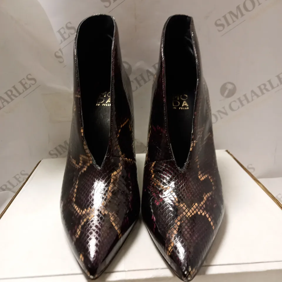 MODA IN PELLE BERRY SNAKE WELDI BOOTIES - SIZE 8