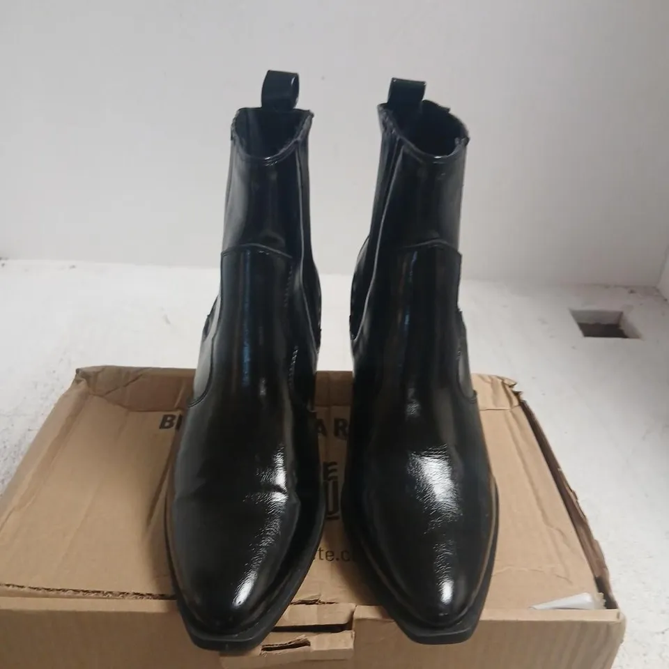 LAREDOUTE WOMEN’S BLACK PATENT CHELSEA BOOTS – UK 6 (EU 39) – BOXED