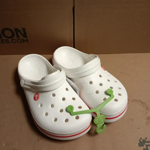PAIR OF CROCS CROCBAND CLOGS - 5