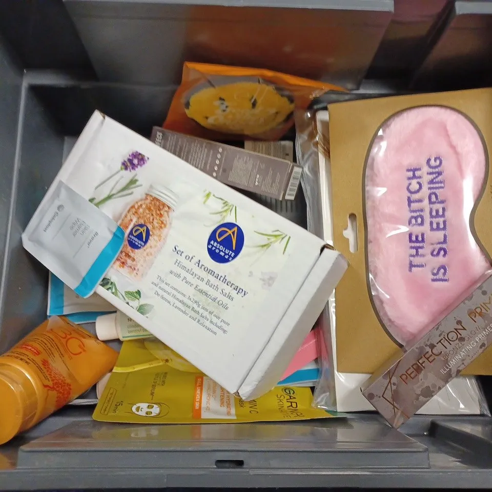 BOX OF APPROX 20 ASSORTED HEALTH AND BEAUTY ITEMS TO INCLUDE - MEDIX 5.5 RETINOL + FERULIC ACID - LUSH PINK PEPPER MINT FOOT LOTION - GARNIER ULTIMATE BLENDS KIDS 2 IN 1 ECT