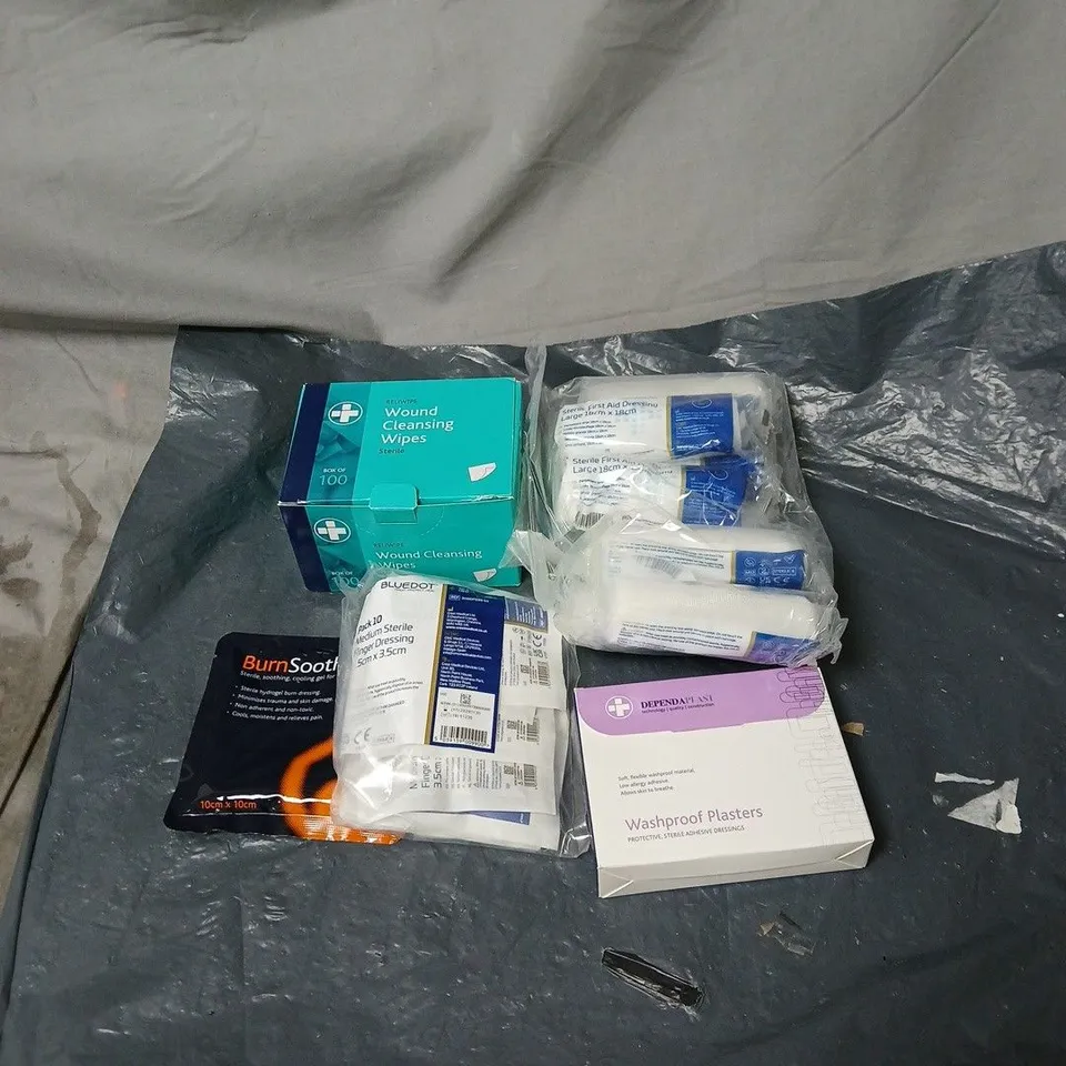 APPROXIMATLEY 5 ASSORTED MEDICAL PRODUCTS TO INCLUDE WOUND CLEANSING WIPES, BURN SOOTHE, PLASTERS ETC