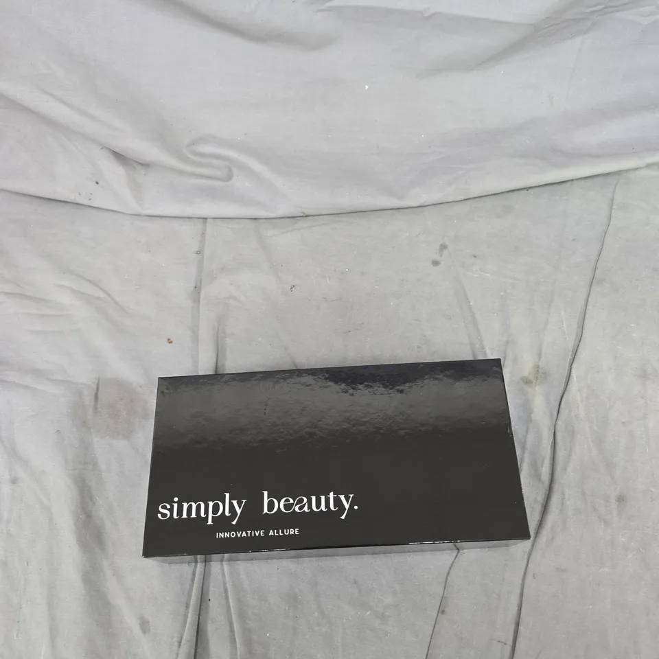 BOX OF APPROXIMATELY 7 ASSORTED ITEMS TO INCLUDE: PORTABLE STRAIGHTENERS AND IRIDESCENT CHRISTMAS TREE