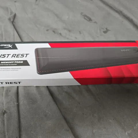 BOXE AND SEALED HYPERX WRIST REST FOR FULL-SIZED KEYBOARDS