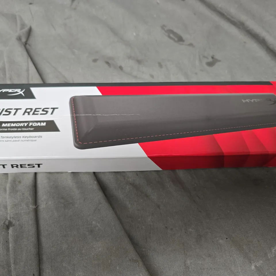 BOXE AND SEALED HYPERX WRIST REST FOR FULL-SIZED KEYBOARDS
