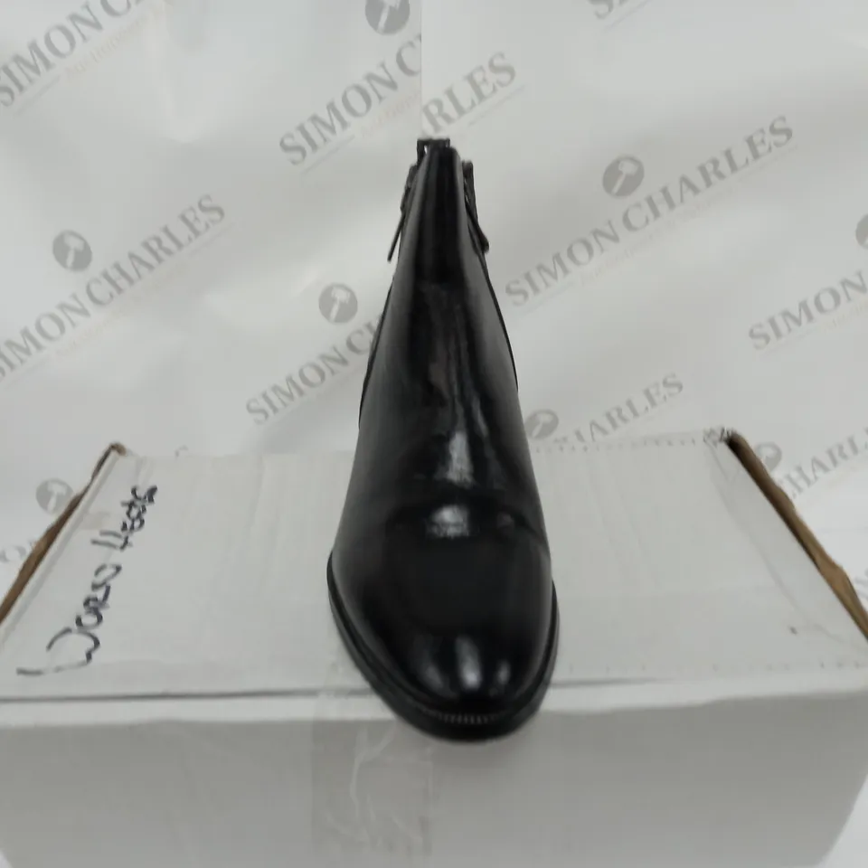 PAIR OF MODA IN PELLE TAMI ANKLE BOOTS BLACK SIZE 5