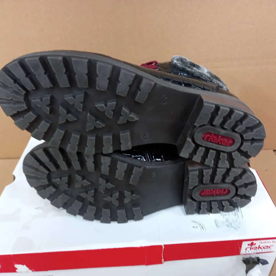 RIEKER HIKING BOOT BLACK CROC SIZE 6.5
