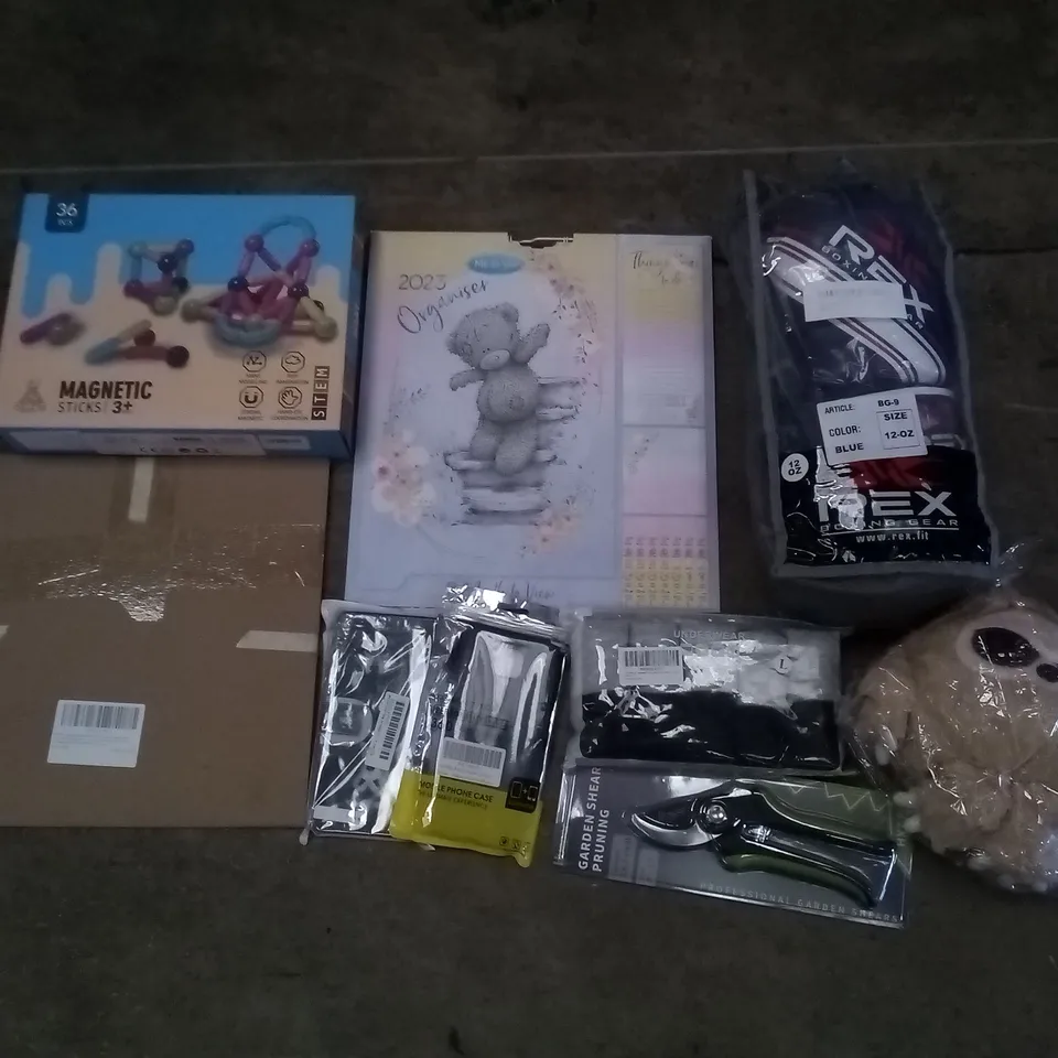 PALLET OF ASSORTED ITEMS INCLUDING MAGNETIC STICKS, BOXING GLOVES, GARDEN SHEARS, 2023 CALENDER, METAL BIRD WALL ART, PHONE CASES