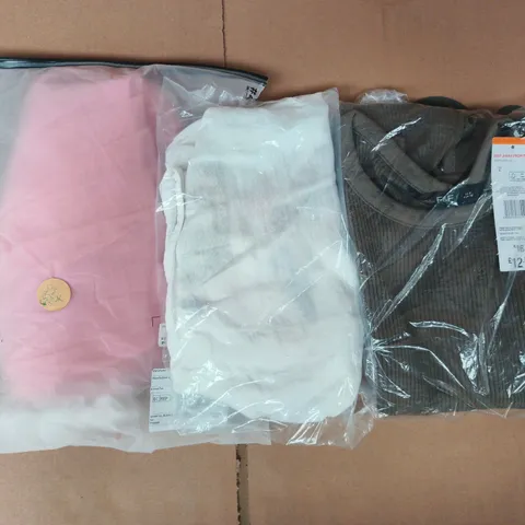 APPROXIMATELY 20 ASSORTED CLOTHING AND FASHION PRODUCTS IN VARIOUS STYLES AND SIZES - COLLECTION ONLY