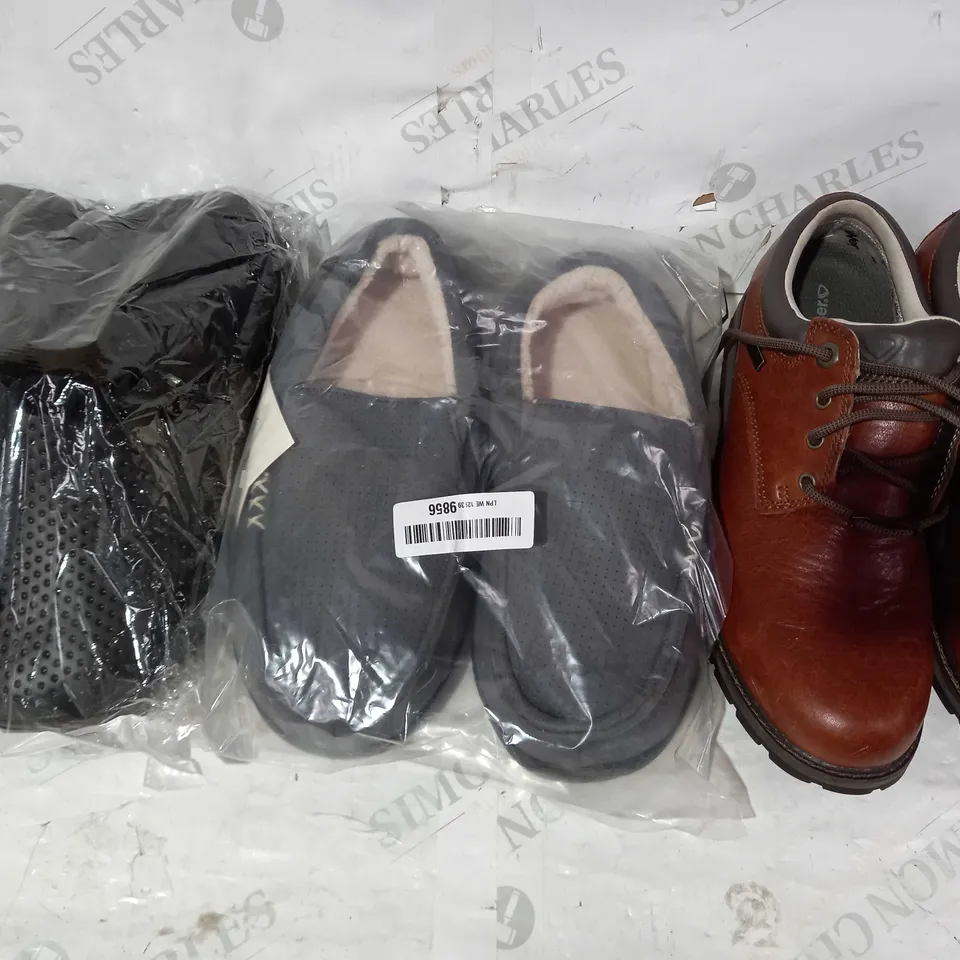 BOX OF APPROXIMATELY 10 ASSORTED PAIRS OF SHOES AND FOOTWEAR ITEMS IN VARIOUS STYLES AND SIZES TO INCLUDE BRASHER, VERA COSY, SWEET WALK, ETC