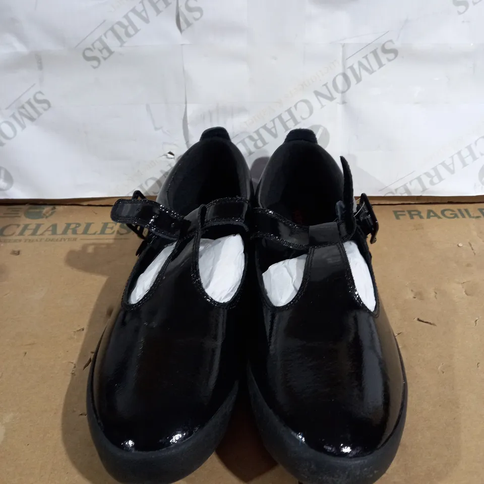 PAIR OF GIRLS KICKERS SIZE 7