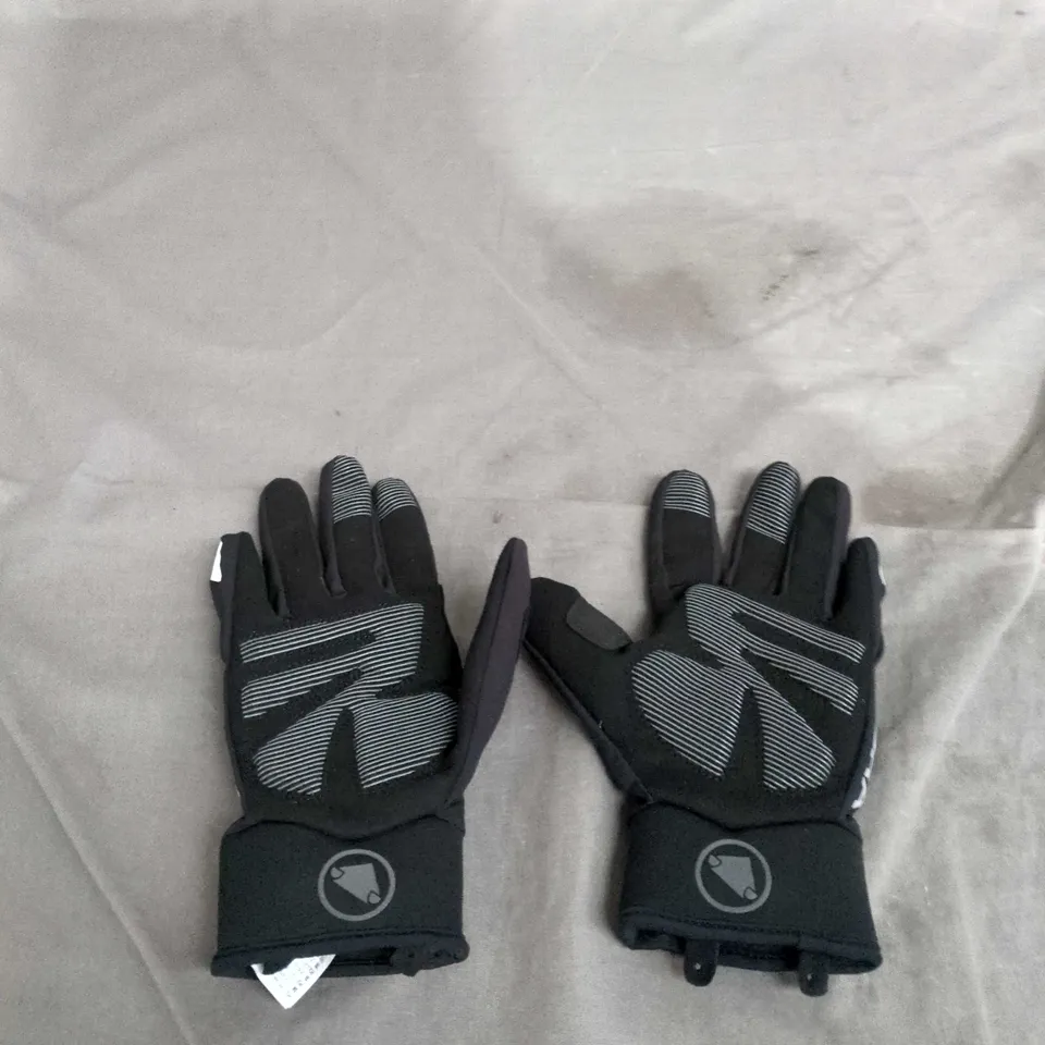 BLACK SPORTS GLOVES WITH VELCRO WRISTS – PAIR