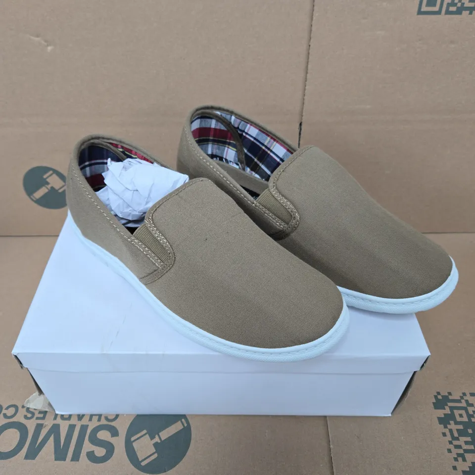 CHARLES SOUTHWELL BRETT TAUPE SLIP-ON SHOES – UK 8