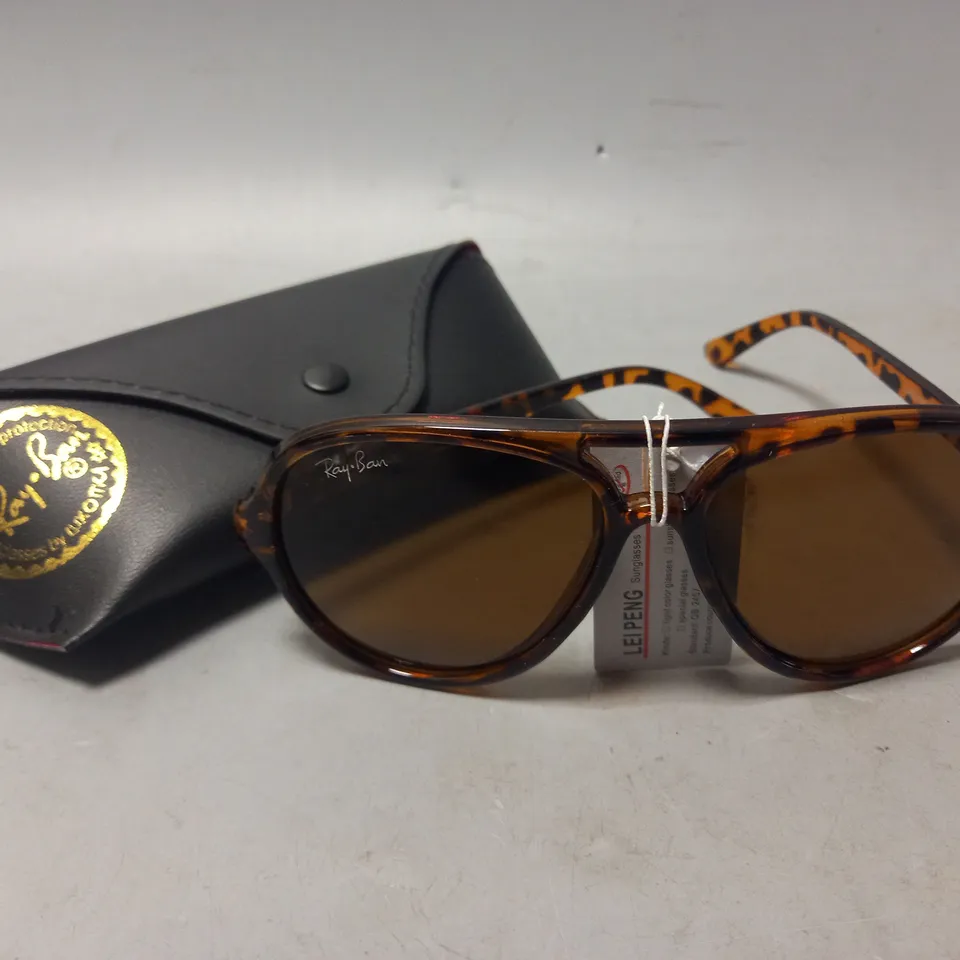 BOXED RAY-BAN SUNGLASSES