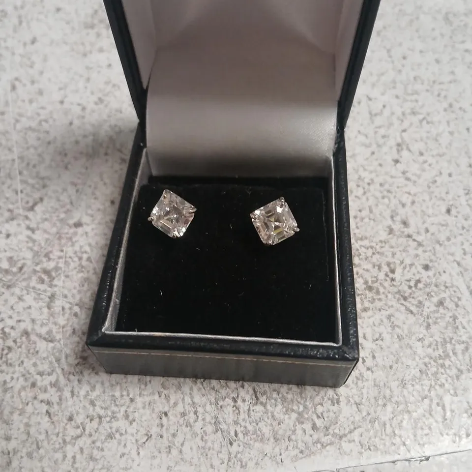CLEAR SQUARE-CUT STUD EARRINGS