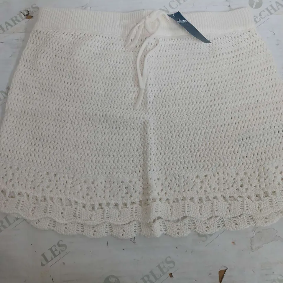 HOLLISTER CREAM KNITTED SKIRT - MEDIUM