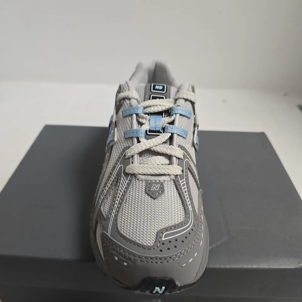 BOXED PAIR OF NEW BALANCE 1906R RUNNING SHOES – GREY/BLUE, MEN'S UK 3