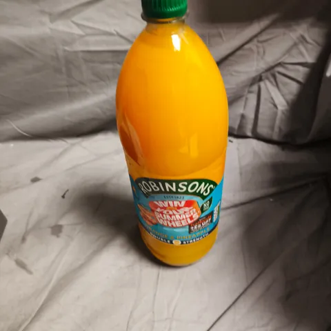 APPROXIMATELY 4 ASSORTED BOTTLES OF DRINKS INCLUDING ROBINSONS ORANGE AND PINEAPPLE AND PEPSI MAX 