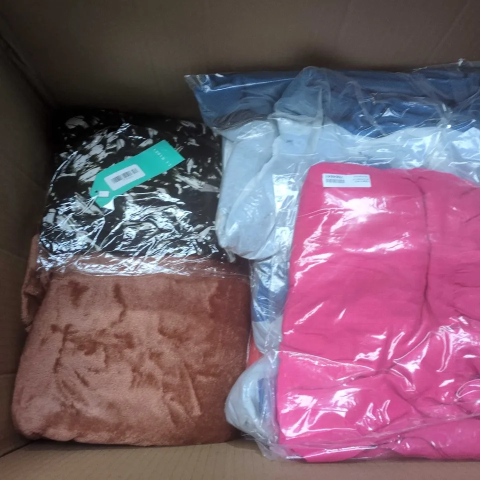 BOX OF APPROXIMATELY 10 ASSORTED CLOTHING ITEMS IN VARIOUS COLOURS, STYLES AND SIZES 