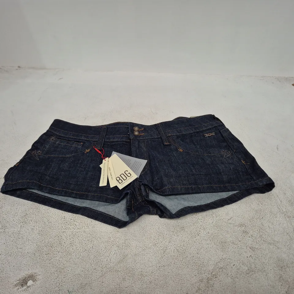 BDG DENIM SHORTS – UK 32 (W32) – URBAN OUTFITTERS