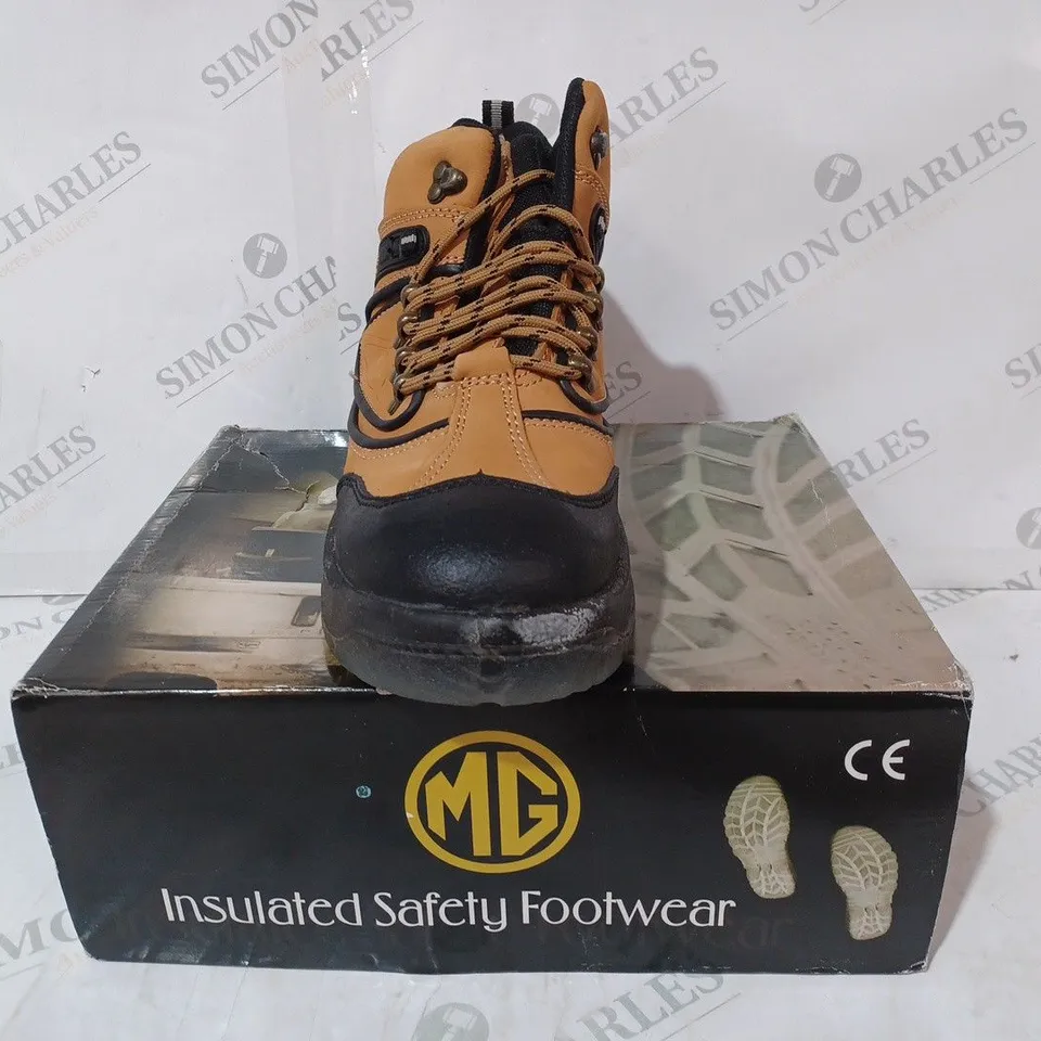 BOXED PAIR OF MG SAFETY BOOTS IN TAN/BLACK UK SIZE 8