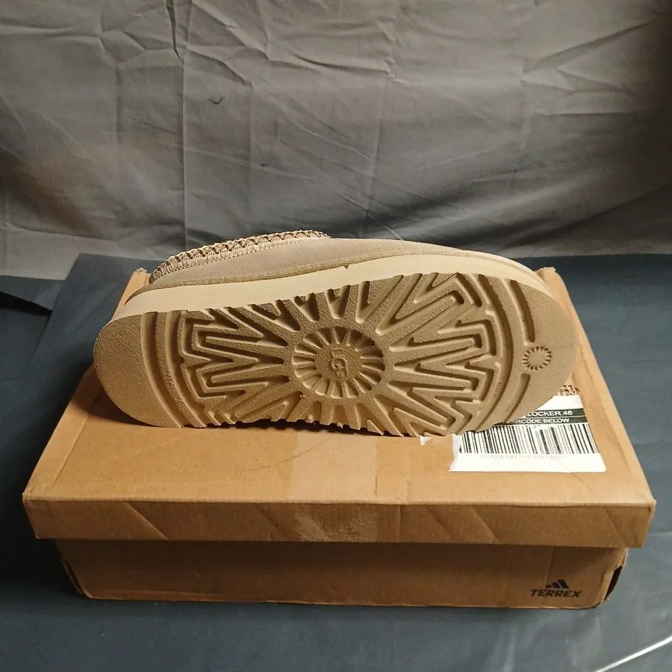 UGG SHEEPSKIN SLIPPERS – SAND TAN, UK 6