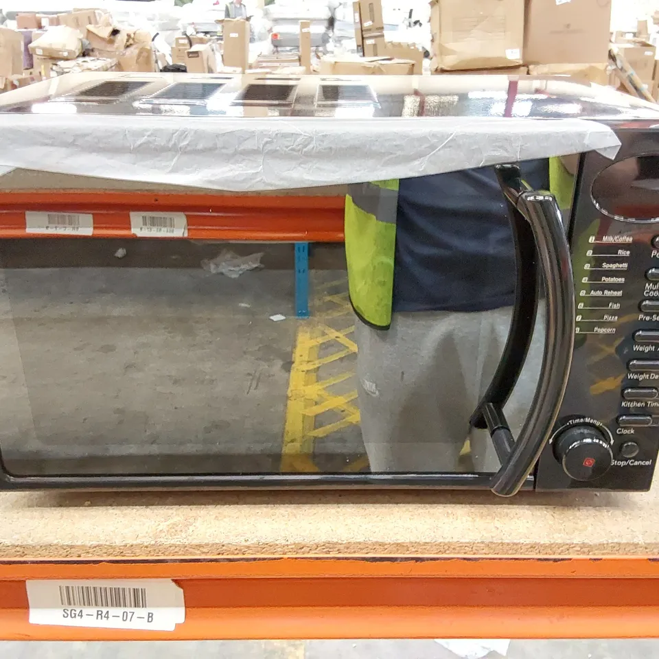 BRAND NEW BOXED RUSSELL HOBBS COMPACT BLACK MICROWAVE - 700W (1 BOX)