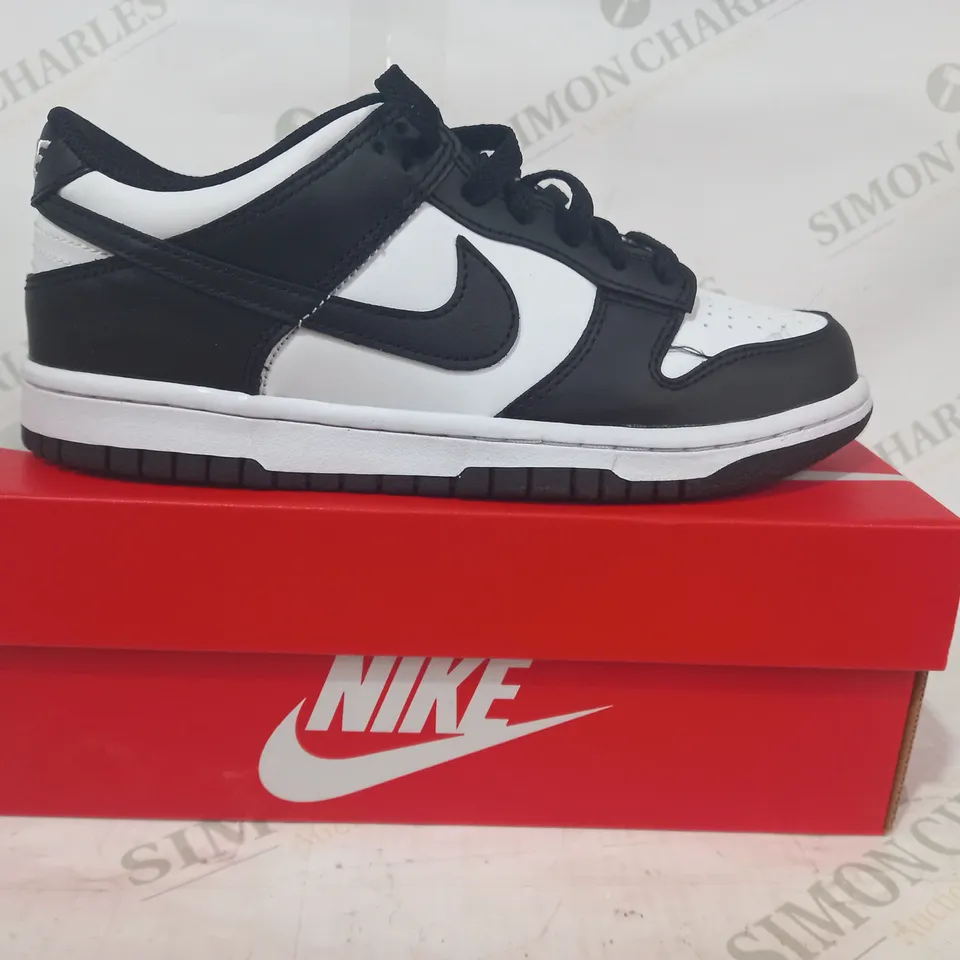 BOXED PAIR OF NIKE DUNK LOW SHOES IN BLACK/WHITE UK SIZE 4.5