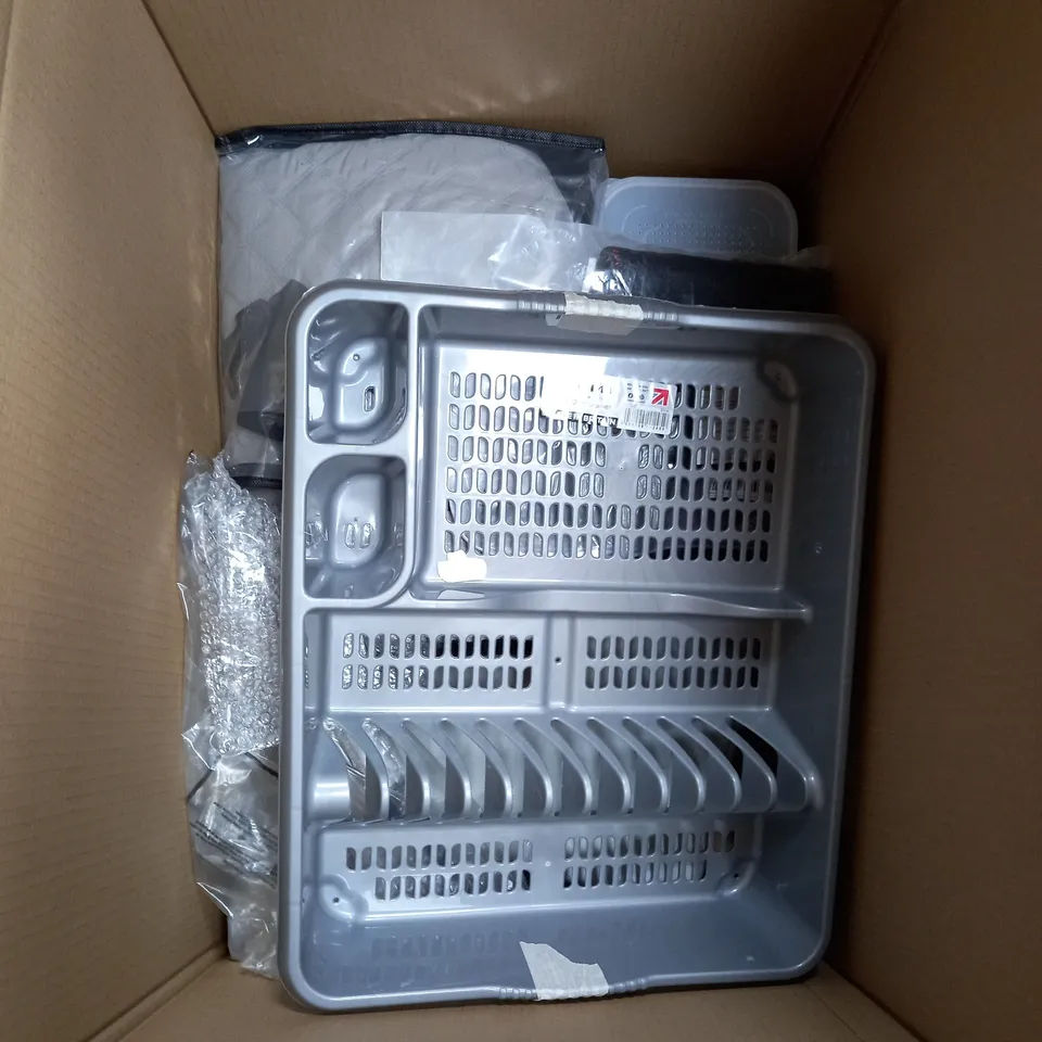 BOX OF APPROXIMATELY 10 HOUSEHOLD ITEMS TO INCLUDE - POWER STRIP EXTENSION CORD - WEARABLE SPORTS FAN - LUNCH BOX - ETC